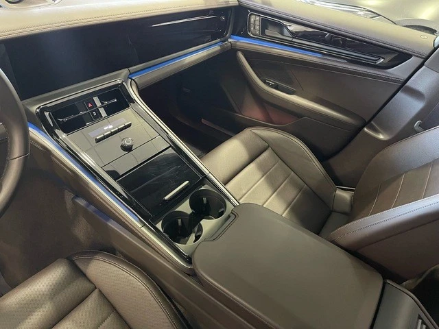 2025 Porsche 976 Panamera - Image 26 of 31