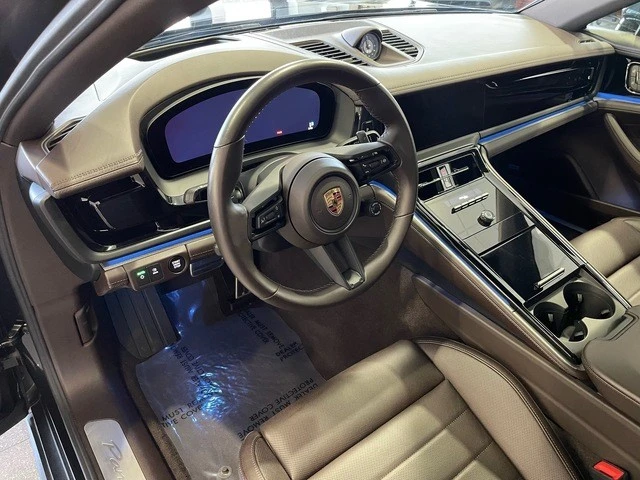 2025 Porsche 976 Panamera - Image 24 of 31