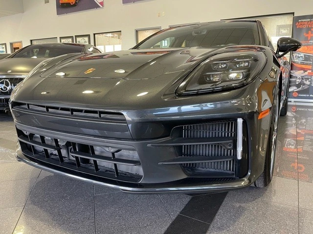 2025 Porsche 976 Panamera - Image 11 of 31