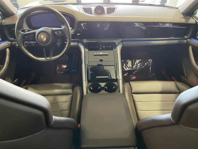 2025 Porsche 976 Panamera - Image 28 of 31