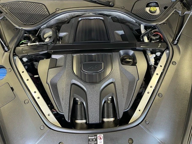 2025 Porsche 976 Panamera - Image 19 of 31