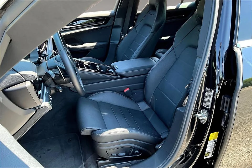 2025 Porsche 976 Panamera - Image 9 of 10