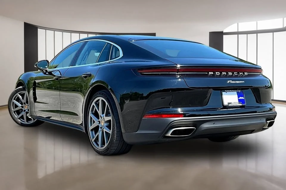 2025 Porsche 976 Panamera - Image 2 of 10