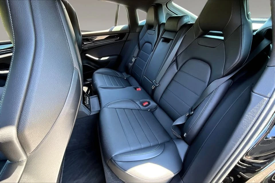 2025 Porsche 976 Panamera - Image 10 of 10