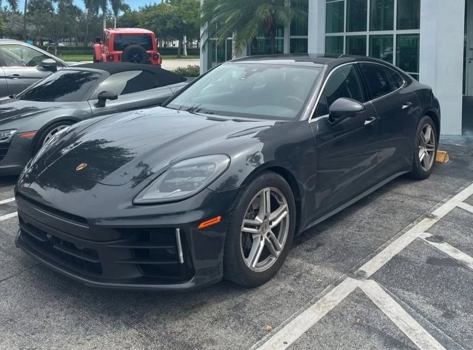 2025 Porsche 976 Panamera - Image 3 of 5