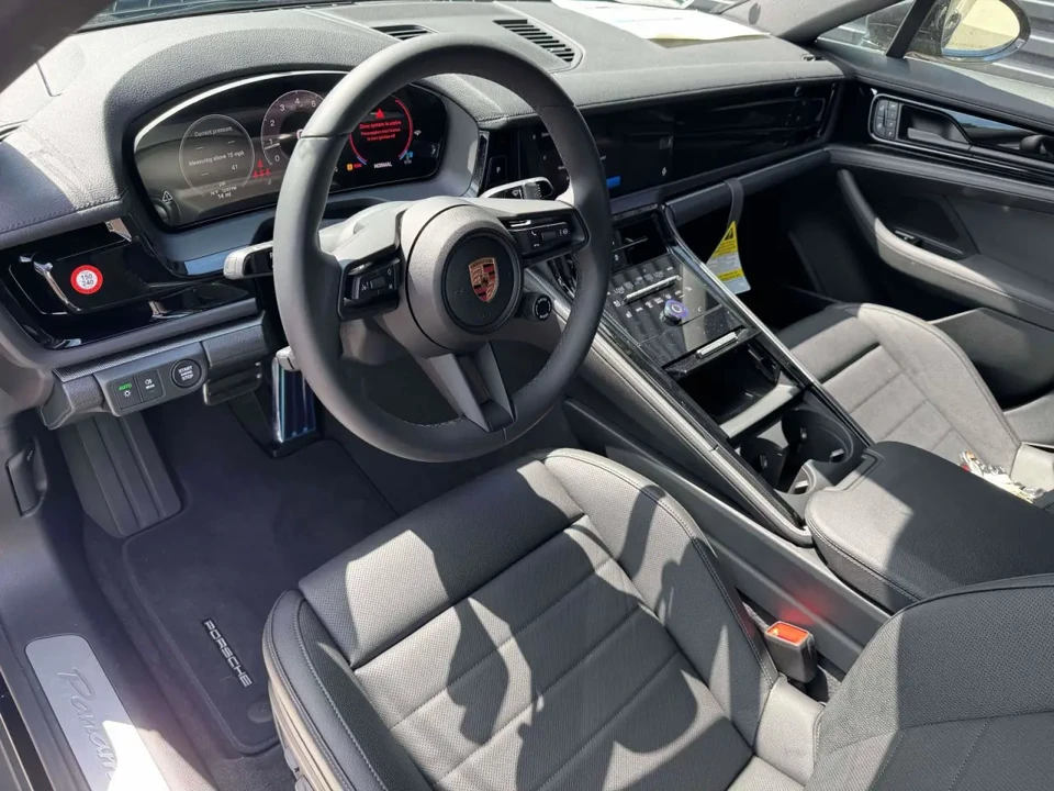 2025 Porsche 976 Panamera - Image 4 of 7