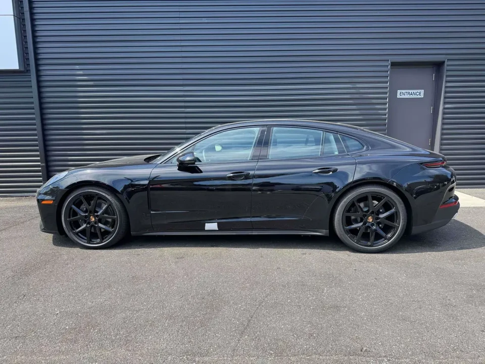 2025 Porsche 976 Panamera - Image 2 of 7