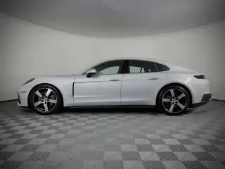 2025 Porsche 976 Panamera - Image 2 of 4
