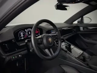 2025 Porsche 976 Panamera - Image 4 of 4