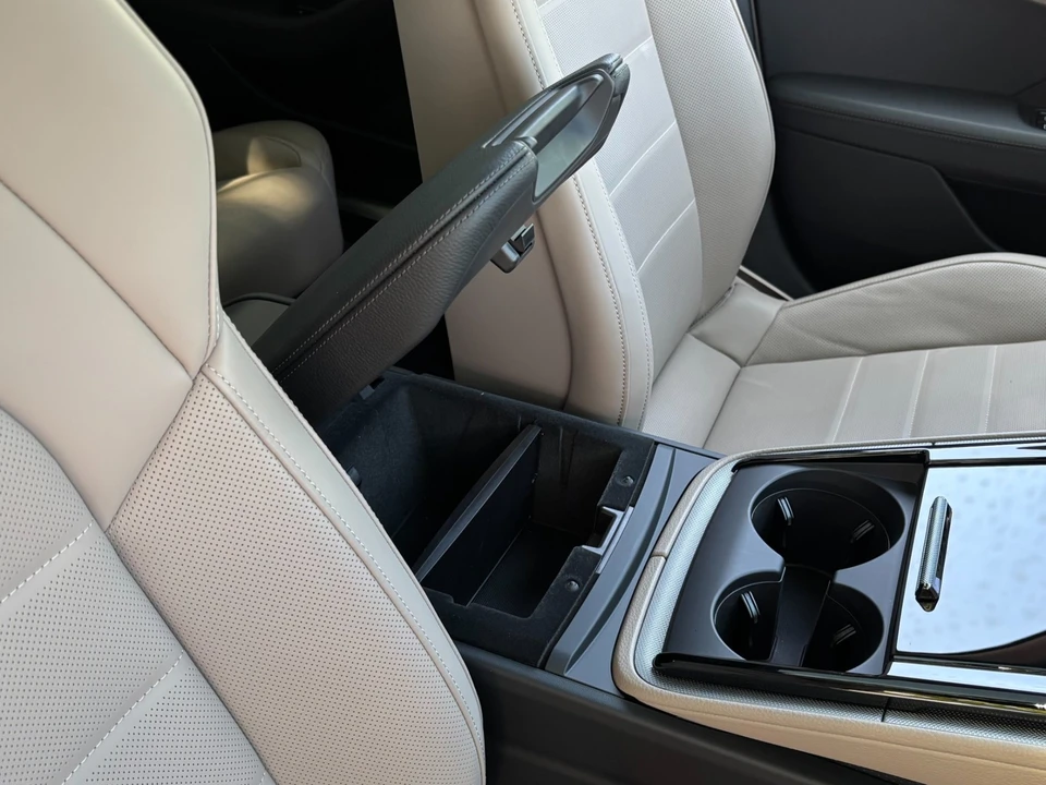 2025 Porsche 976 Panamera - Image 27 of 31