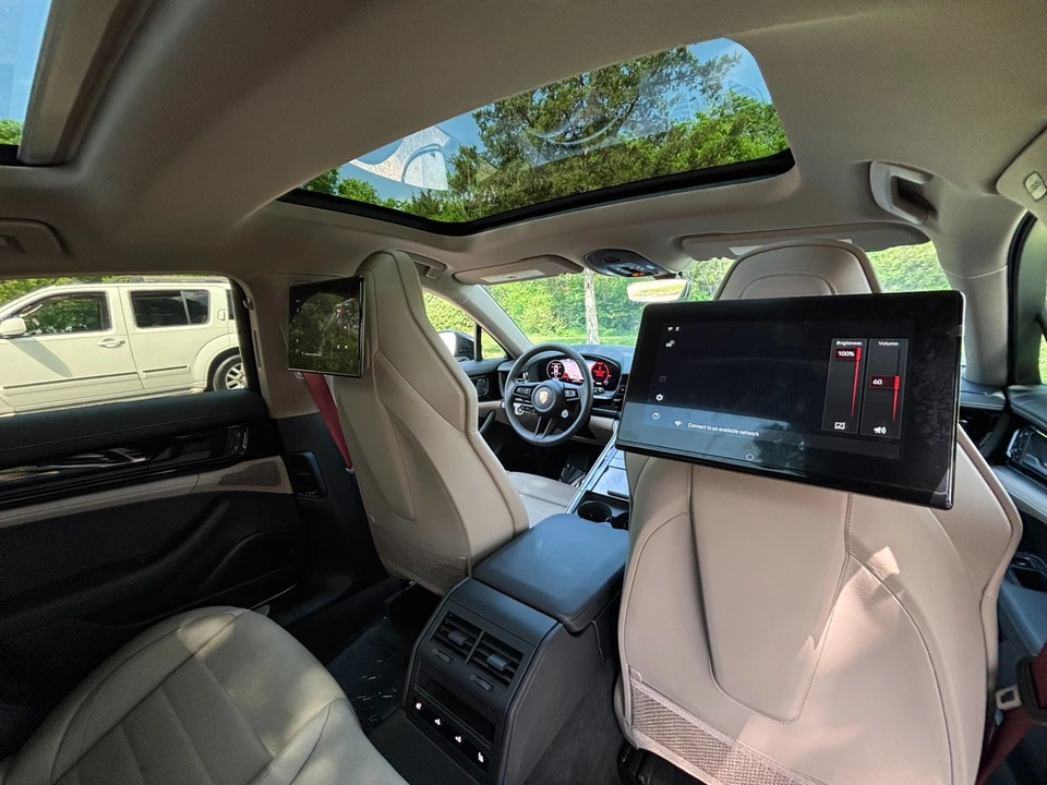 2025 Porsche 976 Panamera - Image 20 of 31