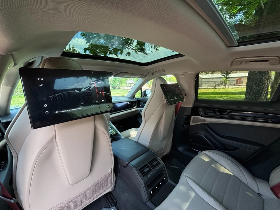 2025 Porsche 976 Panamera - Image 16 of 31
