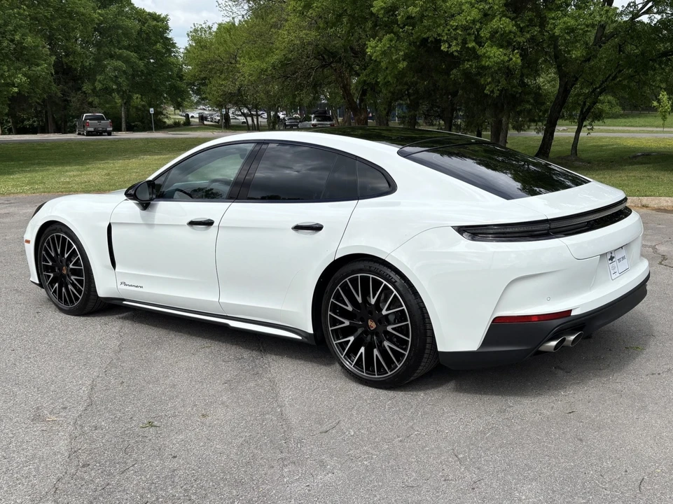2025 Porsche 976 Panamera - Image 4 of 31