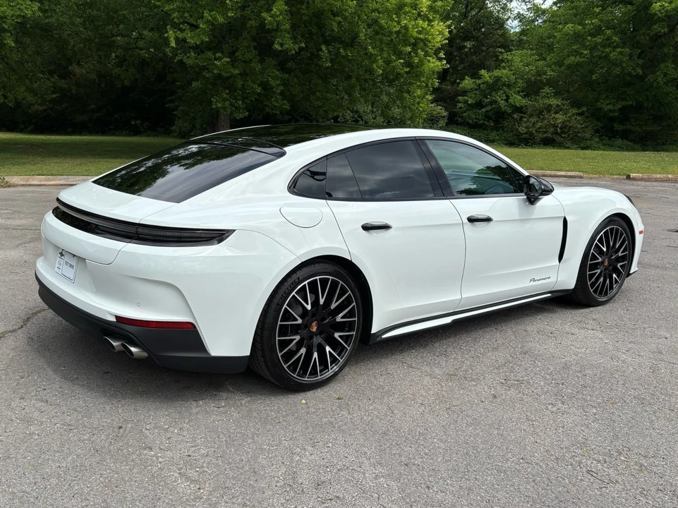 2025 Porsche 976 Panamera - Image 3 of 31
