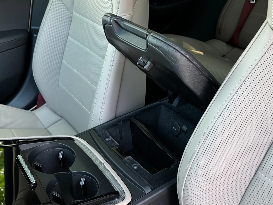 2025 Porsche 976 Panamera - Image 14 of 31
