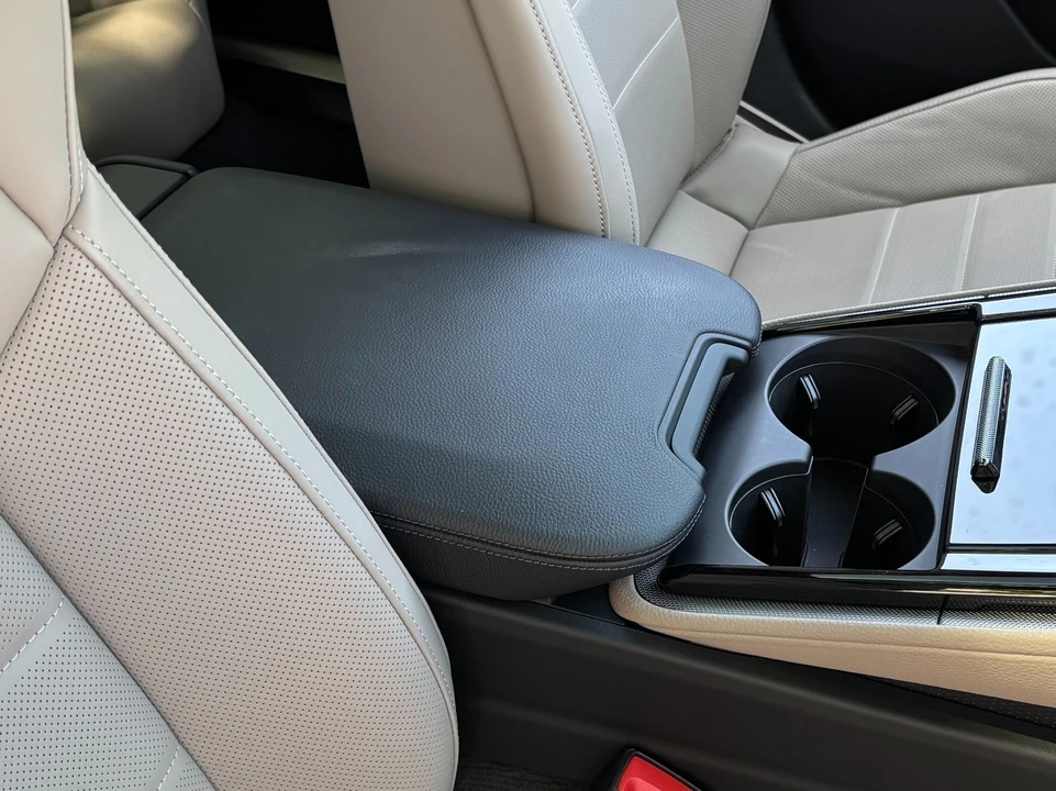 2025 Porsche 976 Panamera - Image 26 of 31