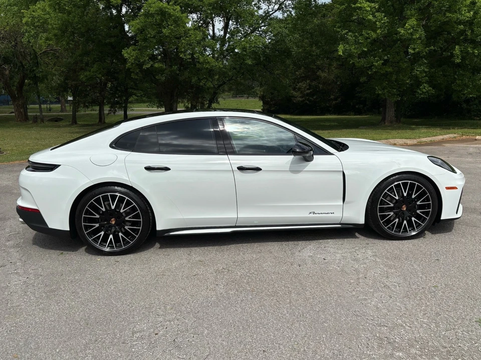 2025 Porsche 976 Panamera - Image 8 of 31