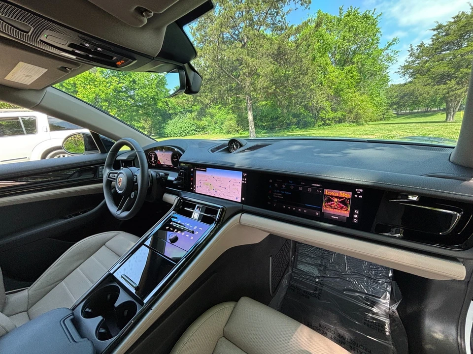 2025 Porsche 976 Panamera - Image 24 of 31