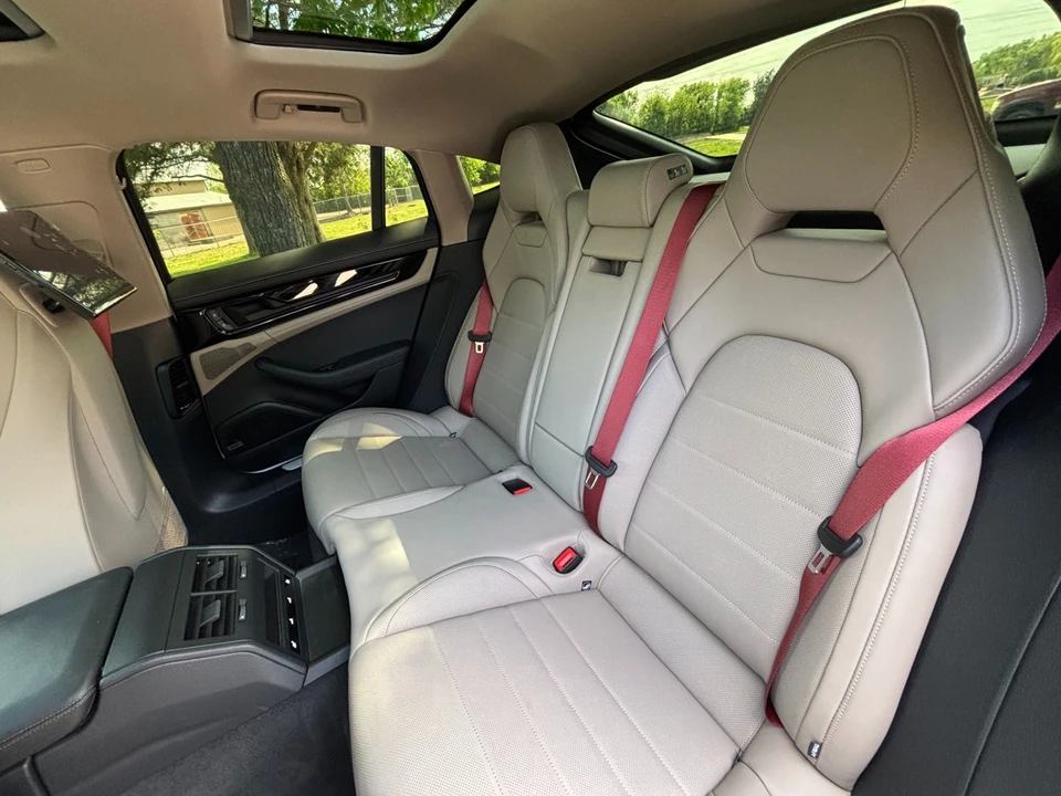 2025 Porsche 976 Panamera - Image 18 of 31