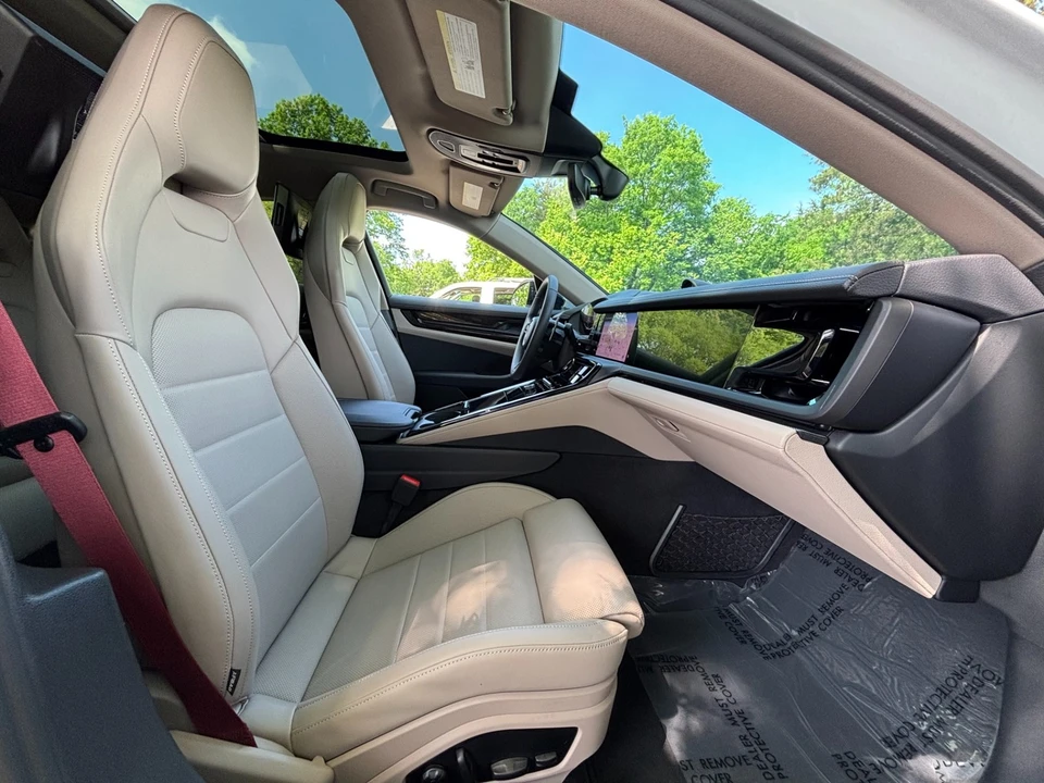 2025 Porsche 976 Panamera - Image 23 of 31