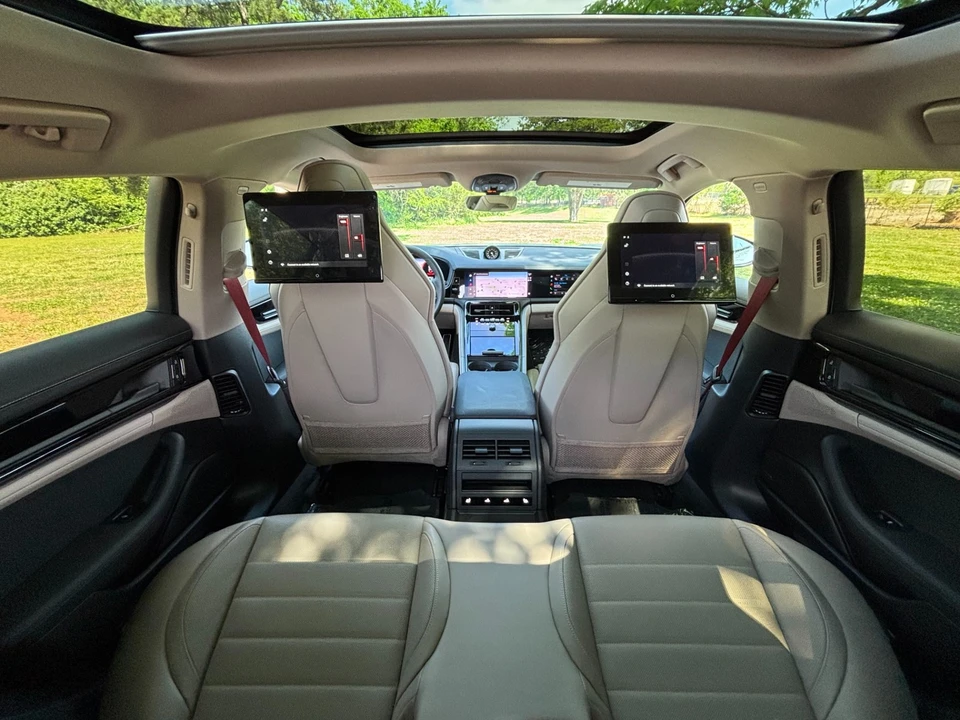 2025 Porsche 976 Panamera - Image 31 of 31