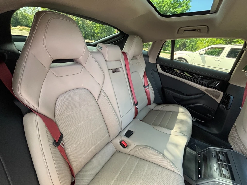 2025 Porsche 976 Panamera - Image 21 of 31