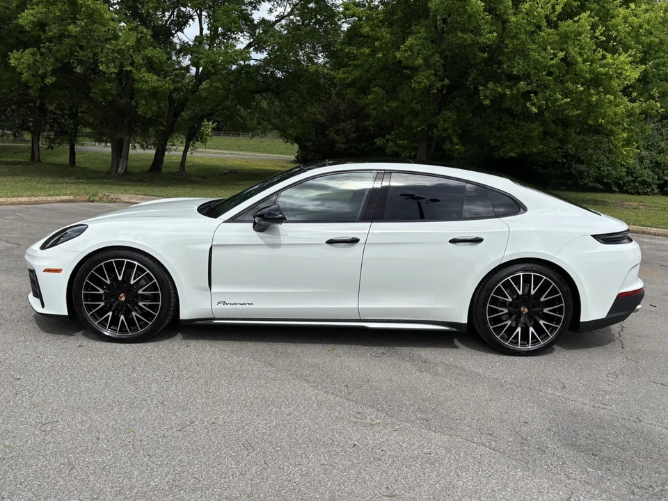 2025 Porsche 976 Panamera - Image 7 of 31