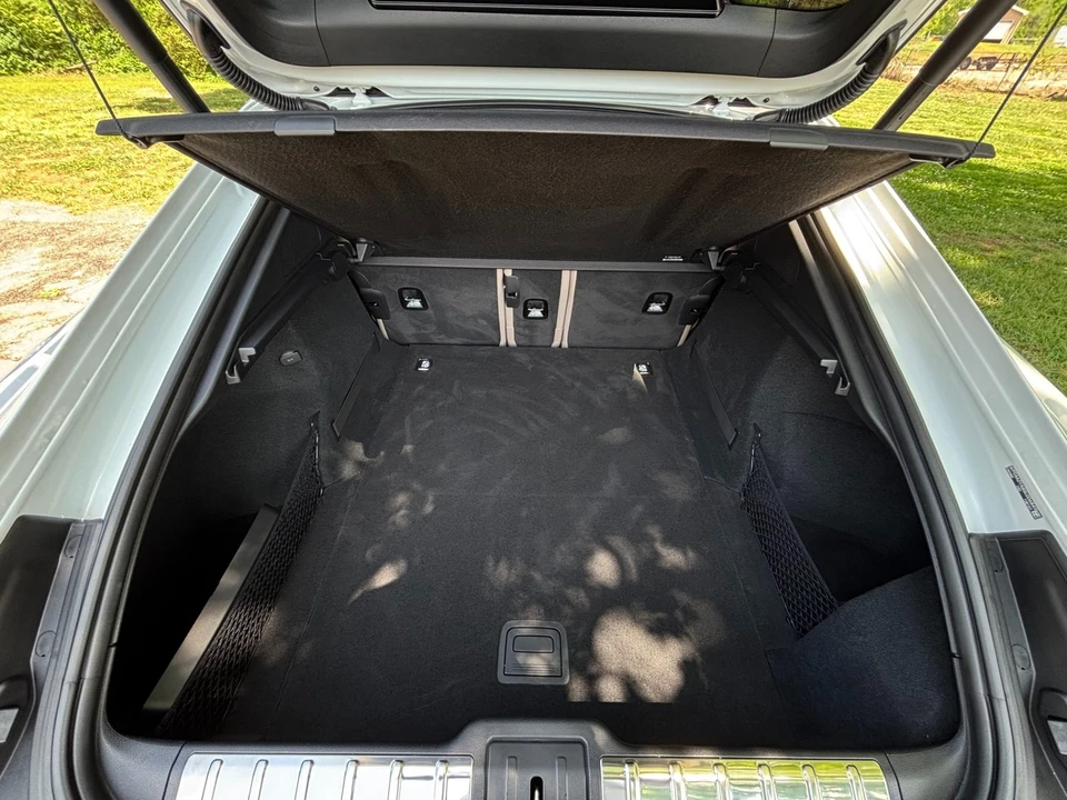 2025 Porsche 976 Panamera - Image 29 of 31