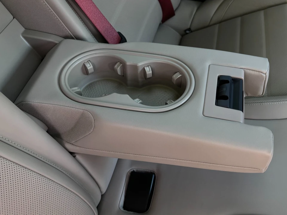 2025 Porsche 976 Panamera - Image 22 of 31