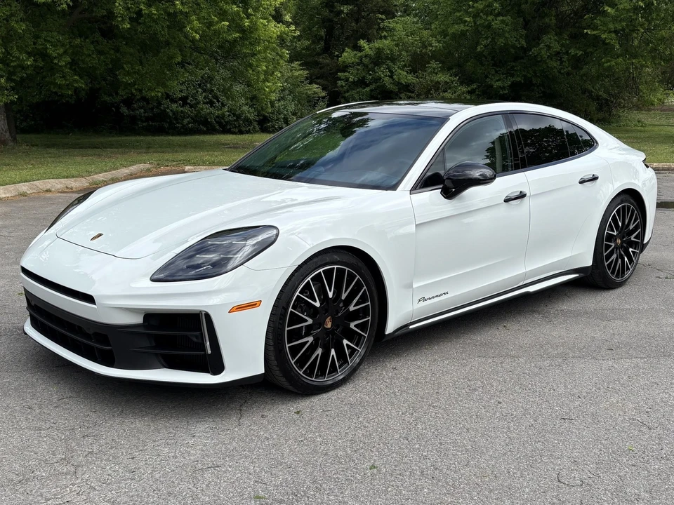 2025 Porsche 976 Panamera - Image 2 of 31