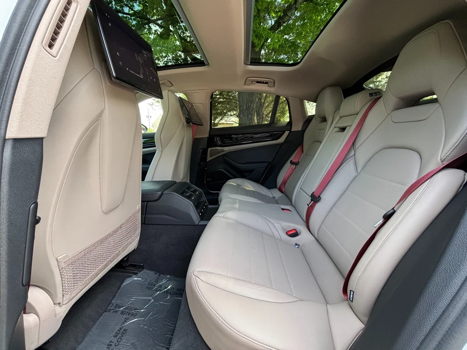2025 Porsche 976 Panamera - Image 17 of 31