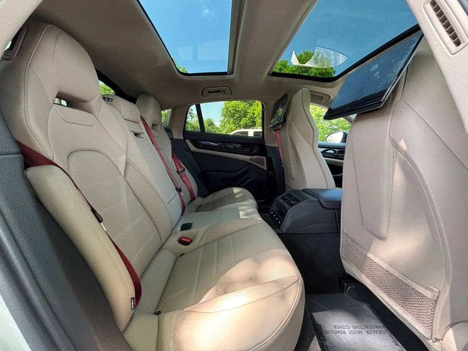 2025 Porsche 976 Panamera - Image 19 of 31
