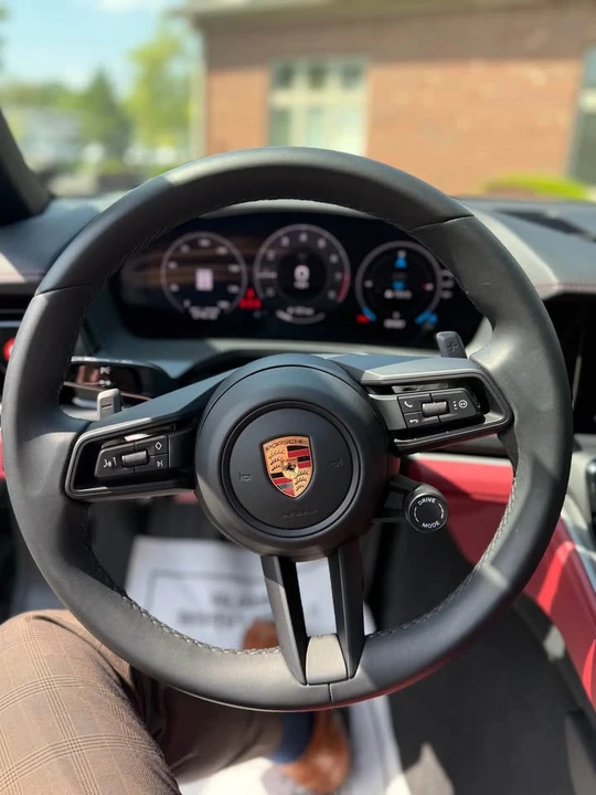 2025 Porsche 976 Panamera - Image 13 of 17