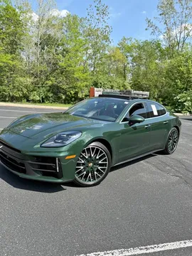 2025 Porsche Panamera 4