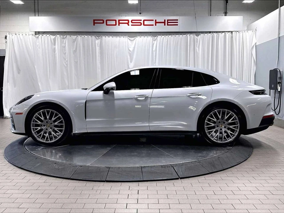 2025 Porsche 976 Panamera - Image 2 of 5