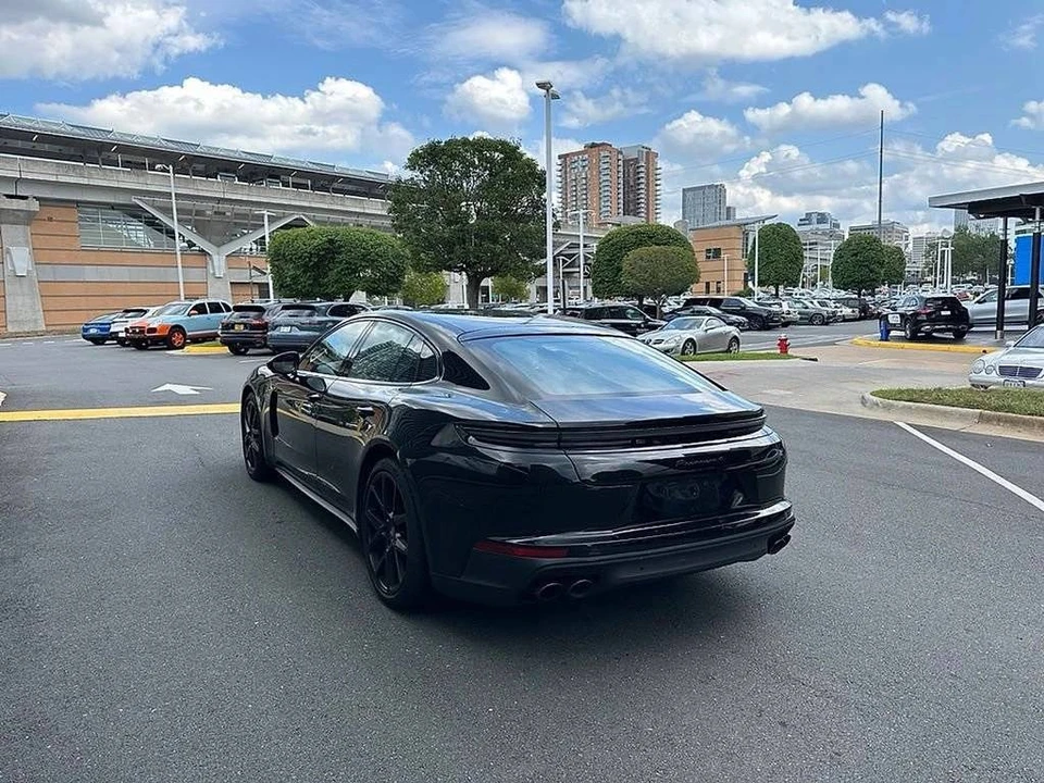2025 Porsche 976 Panamera - Image 3 of 5