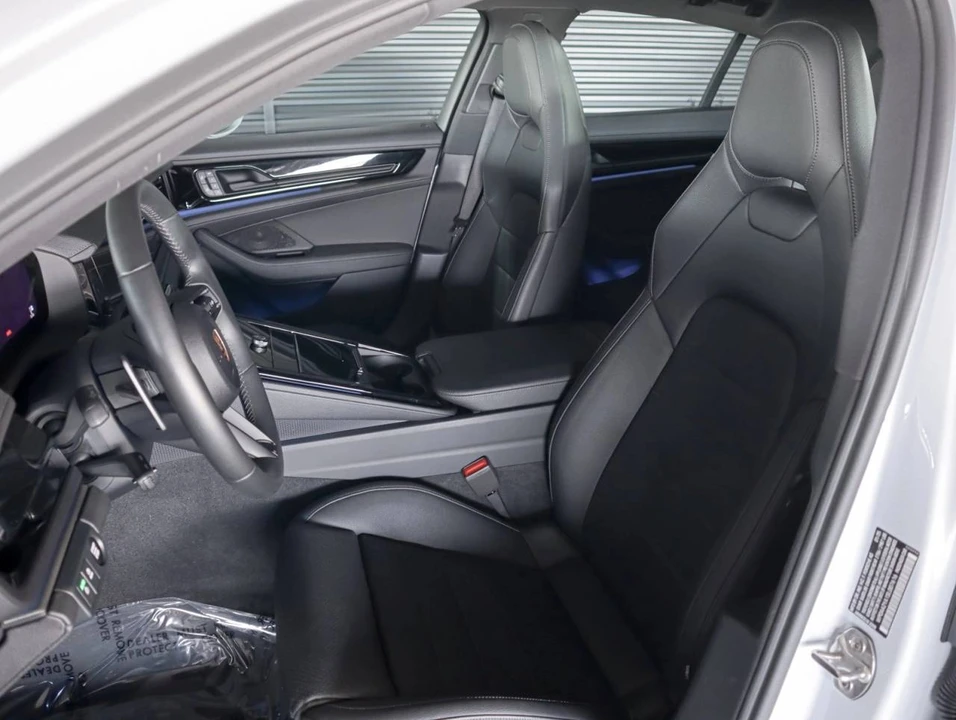 2025 Porsche 976 Panamera - Image 5 of 5