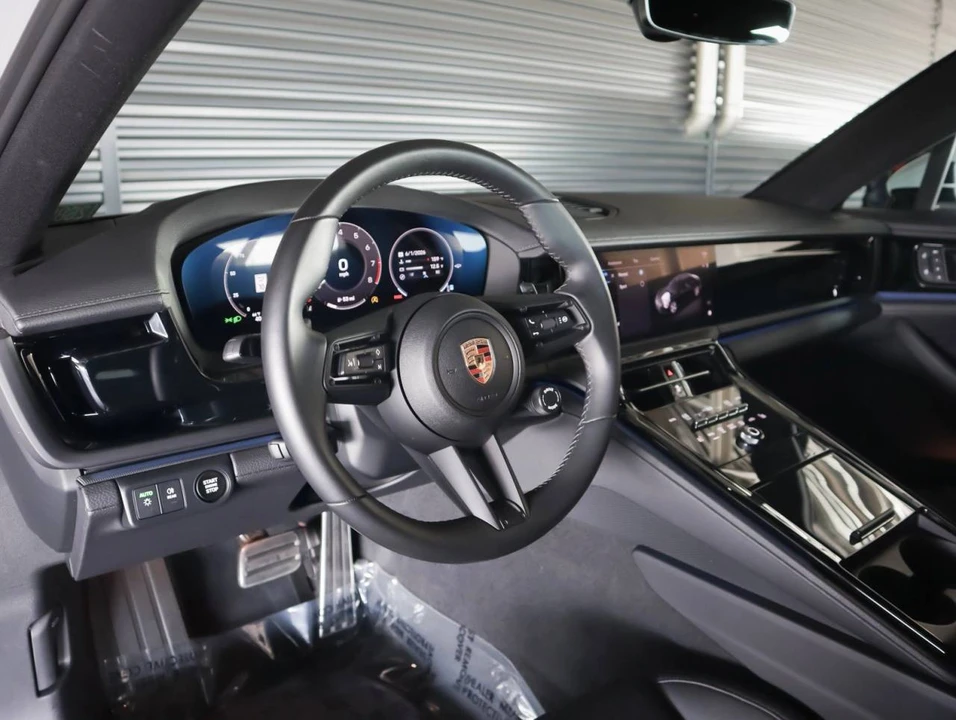 2025 Porsche 976 Panamera - Image 4 of 5