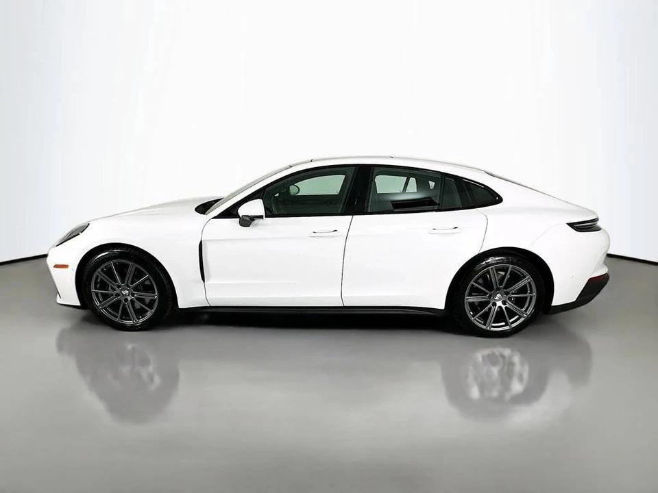 2025 Porsche 976 Panamera - Image 2 of 5