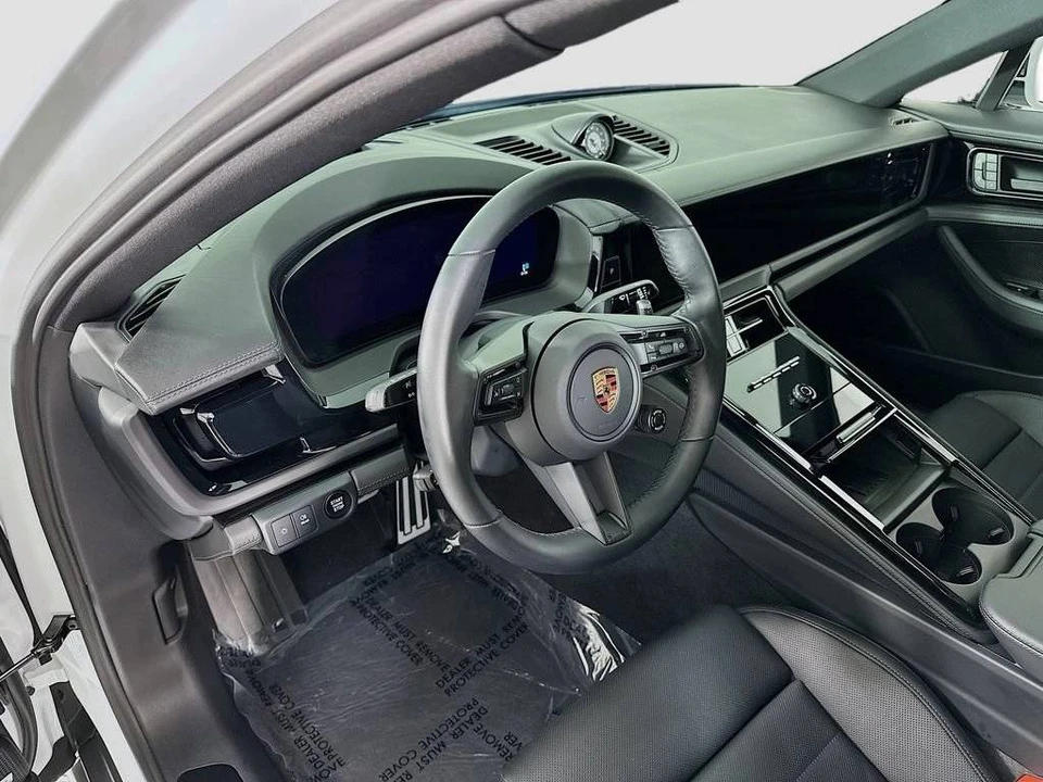 2025 Porsche 976 Panamera - Image 4 of 5