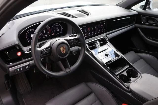 2025 Porsche 976 Panamera - Image 4 of 4