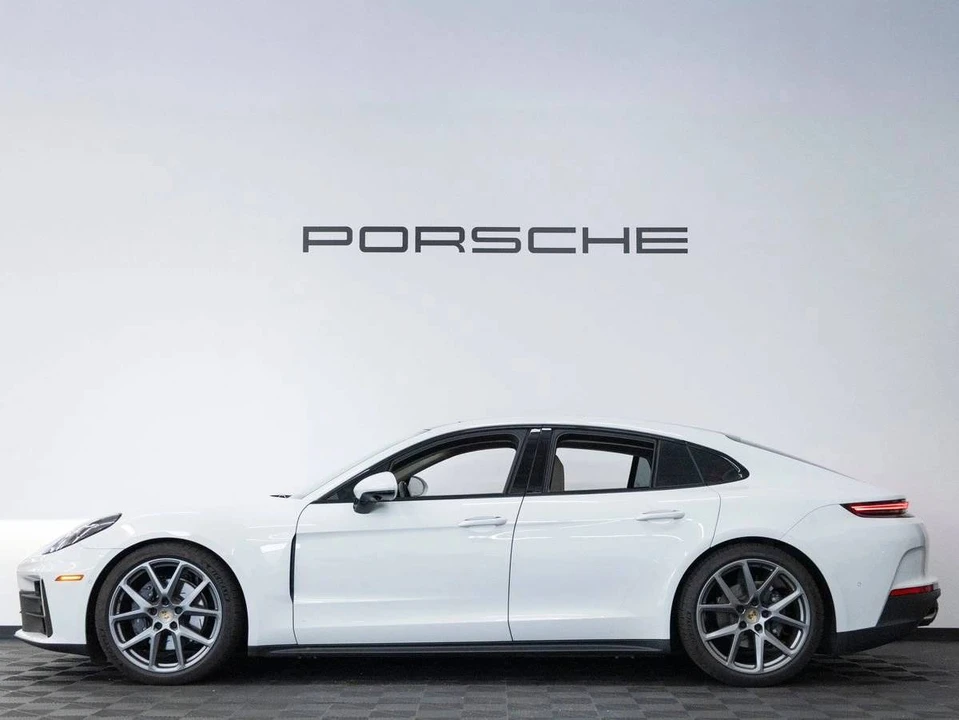 2025 Porsche 976 Panamera - Image 2 of 4