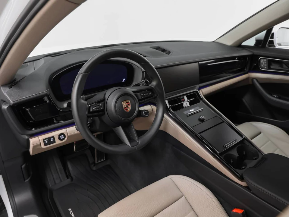 2025 Porsche 976 Panamera - Image 4 of 5