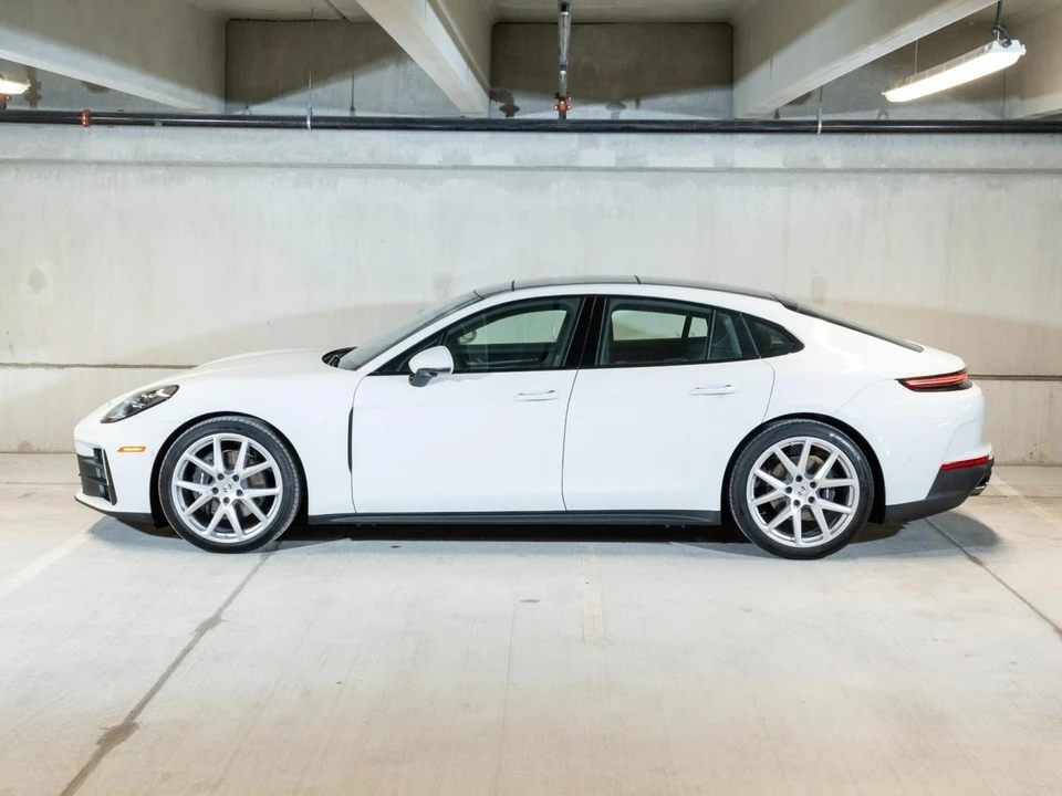 2025 Porsche 976 Panamera - Image 3 of 31