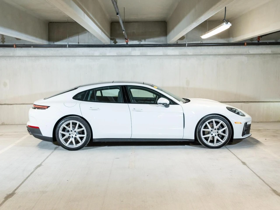 2025 Porsche 976 Panamera - Image 9 of 31