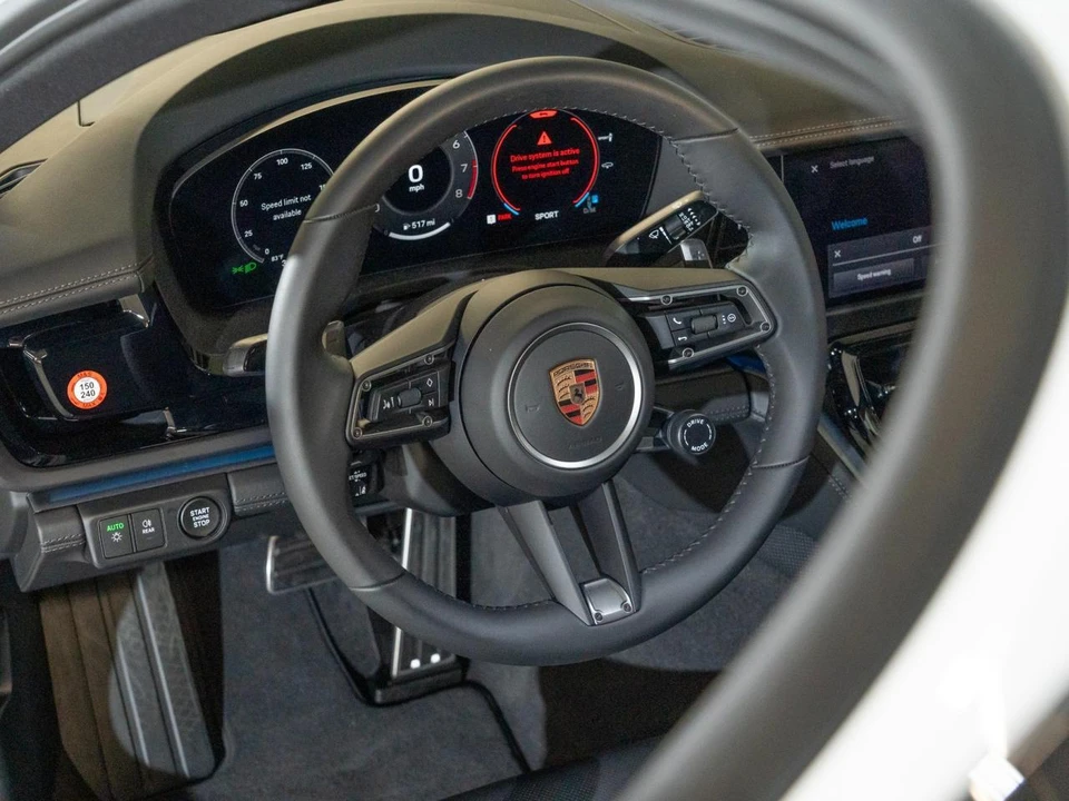 2025 Porsche 976 Panamera - Image 19 of 31