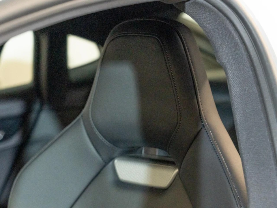 2025 Porsche 976 Panamera - Image 15 of 31