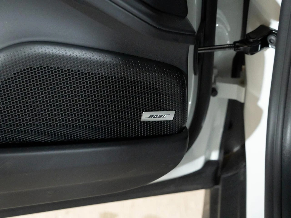 2025 Porsche 976 Panamera - Image 29 of 31