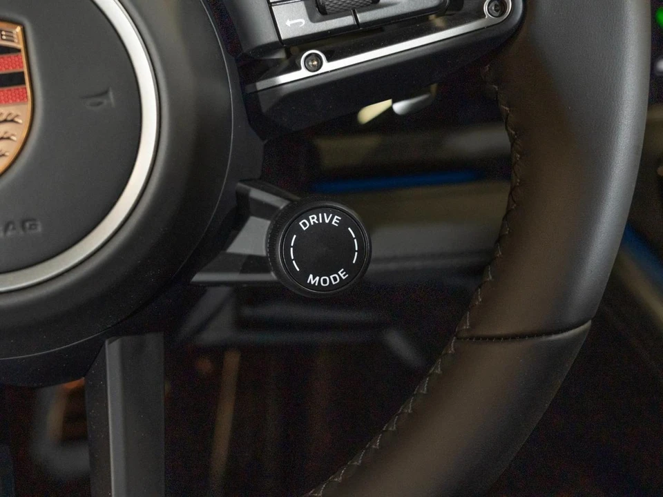 2025 Porsche 976 Panamera - Image 24 of 31