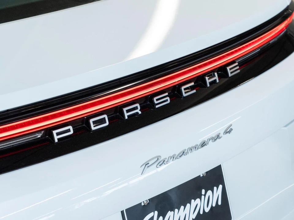2025 Porsche 976 Panamera - Image 13 of 31